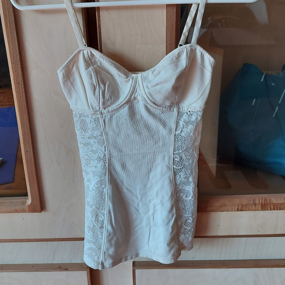 White tank w/lace sides